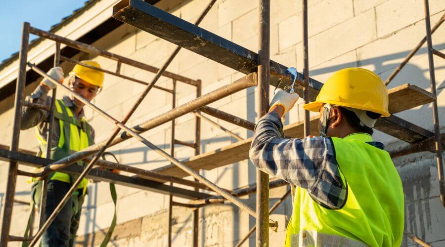 Professional gutter cleaning in Minter, AL